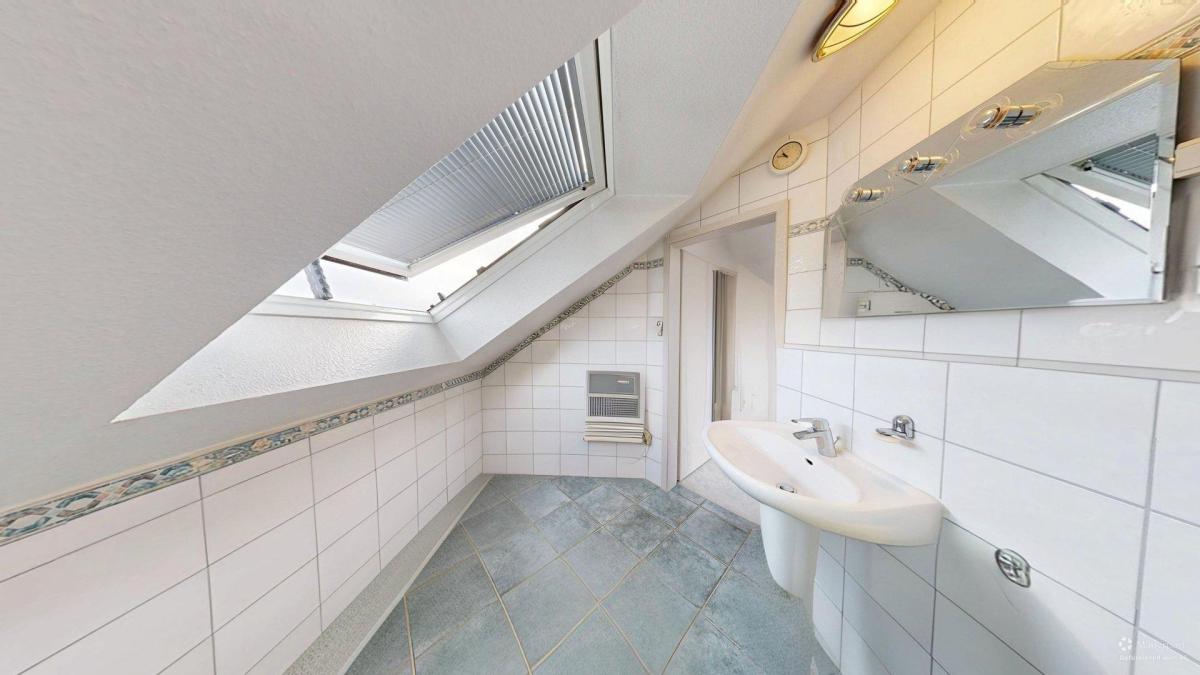 Badezimmer-Dachgeschoss 1