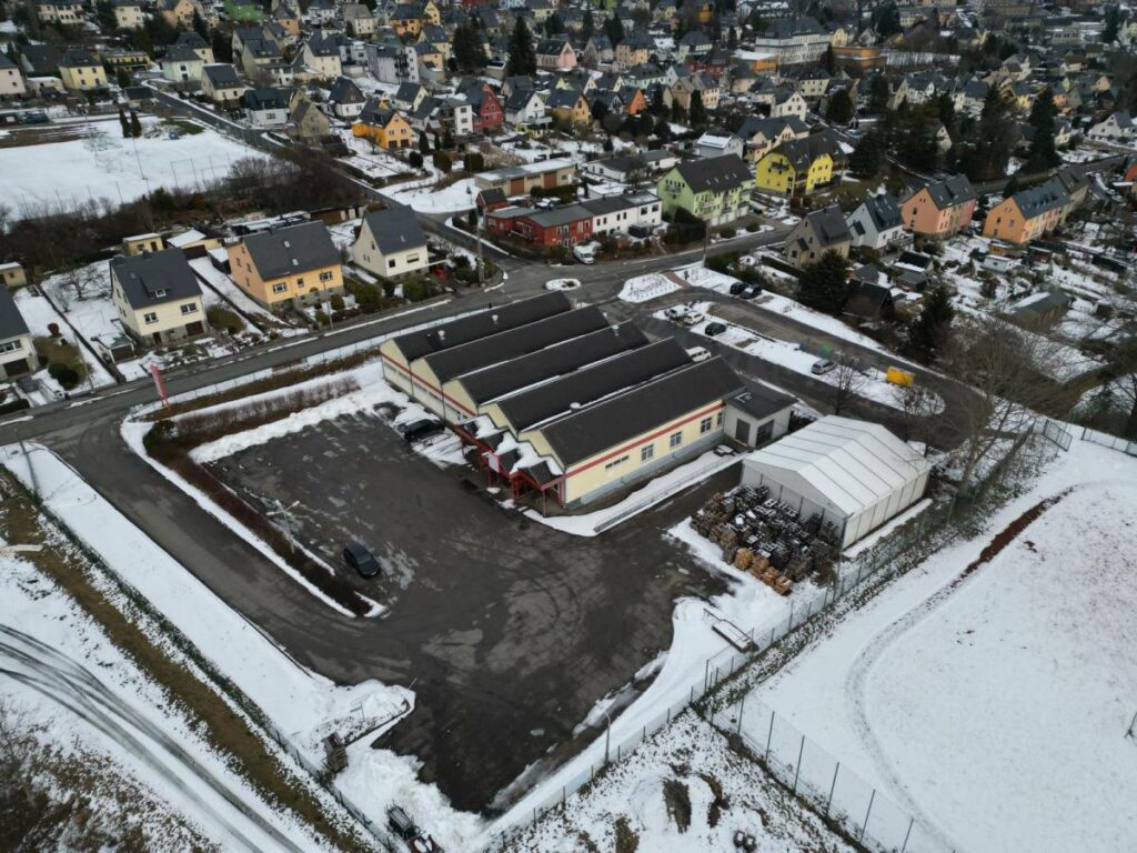 Lauter-Bernsbach - Attraktive Produktions- & Lagerhalle auf 5.305 m² Grundstück mit 1.173 m² Fläche