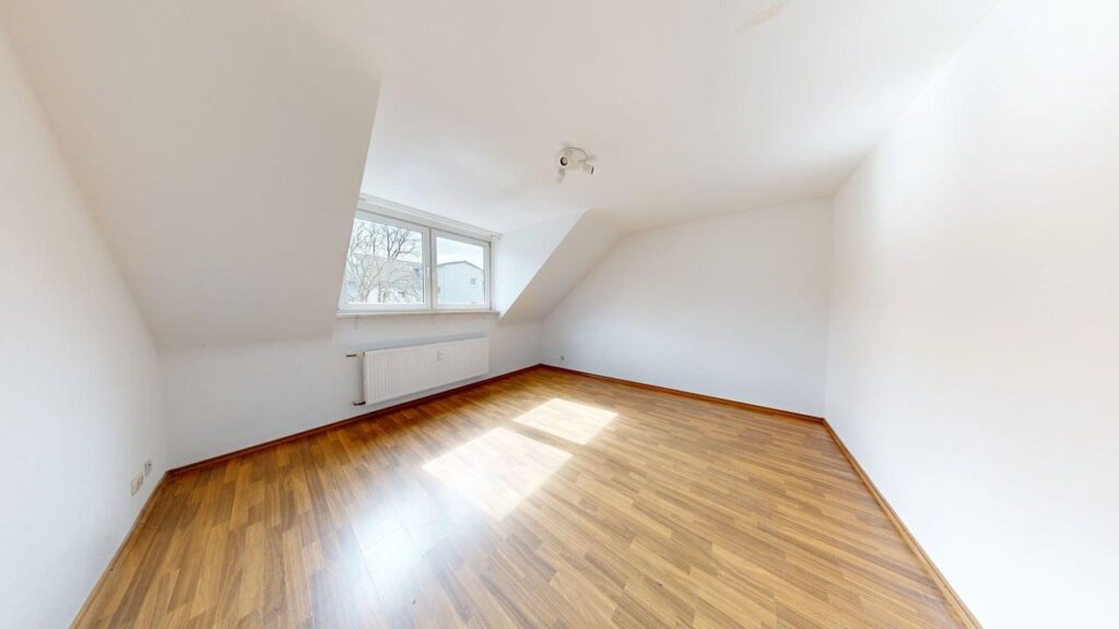 Frankfurt - Zentrales Dachgeschoss-Apartment in Toplage von Alt-Sachsenhausen - Partymeile