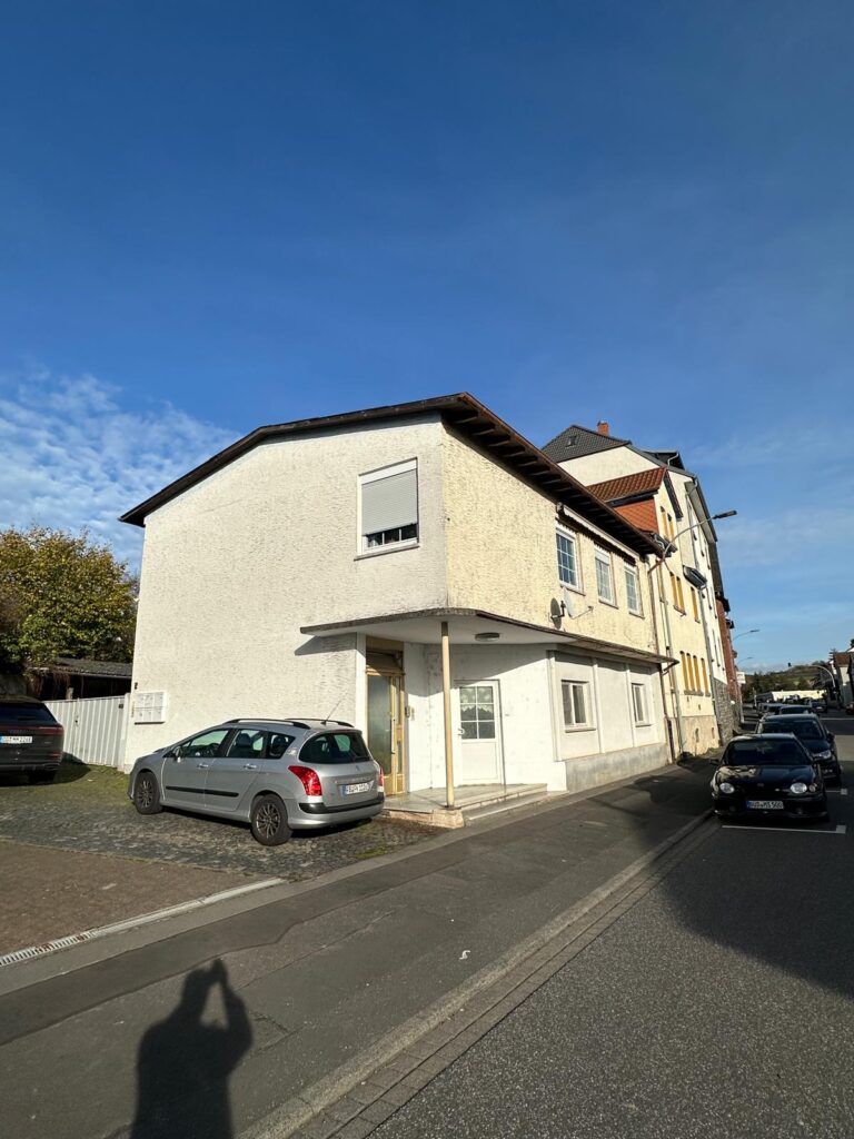 Nidda - Attraktives Mehrfamilienhaus mit ca. 7,2 % Rendite, 5 Einheiten, großes Grundstück mit Potenzial