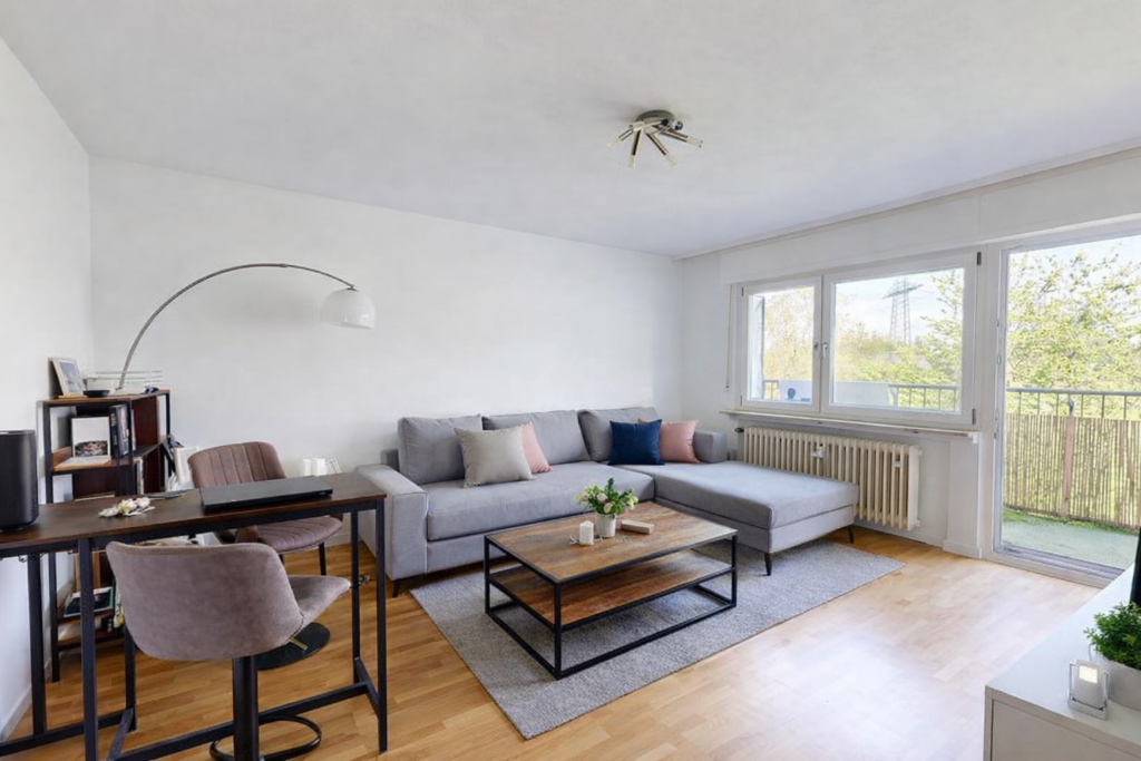 Frankfurt am Main - Main & Park vor der Tür: Sanierte 2-Zimmer-Wohnung mit Balkon & TG
